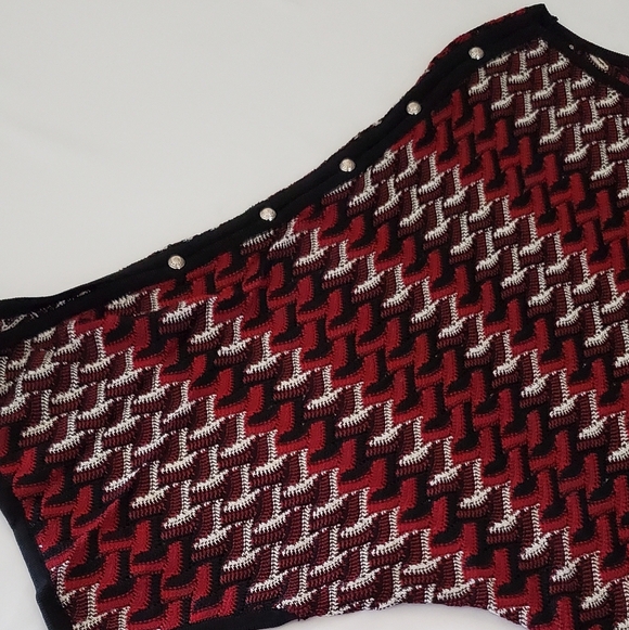 White House Black Market Red Black Chevron Batwing Short Sleeve Knit Top Size M - Picture 2 of 9
